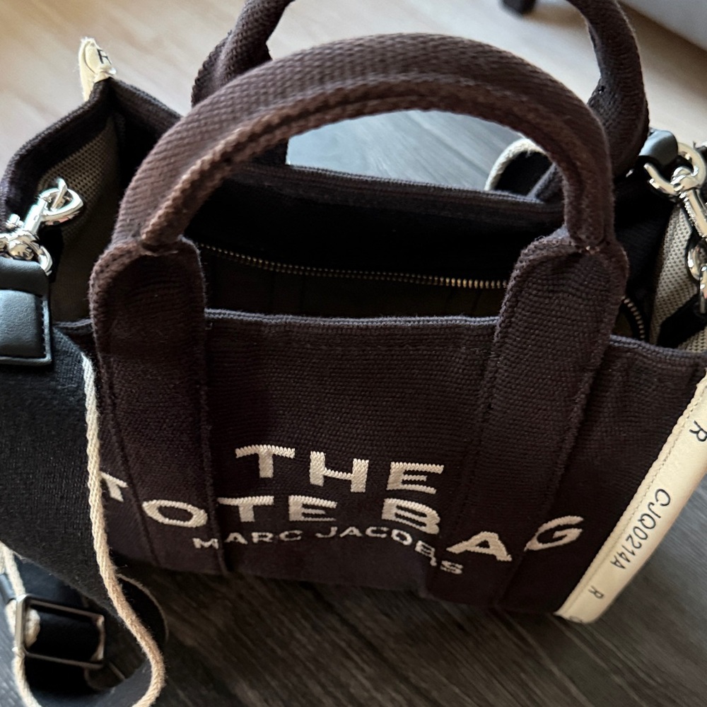 Marc Jacobs Black and Cream Tote Bag - Picture 2 of 5